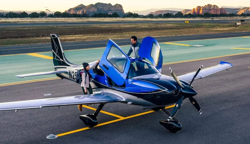 Cirrus SR22 6